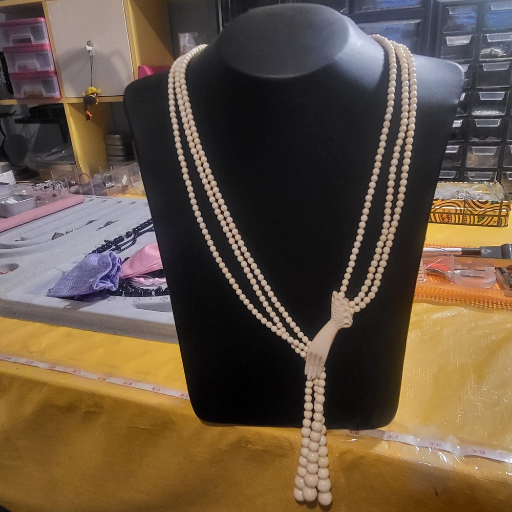 Antique Authentic Ivory bead necklace - Picture 2 of 8